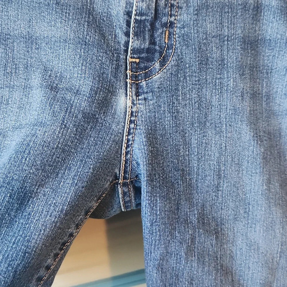 Signature by Levi Strauss Women’s Denim Shorts - Picture 5 of 9